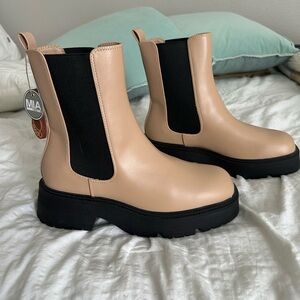 New MIA Women's Tan Ankle Boots size 9